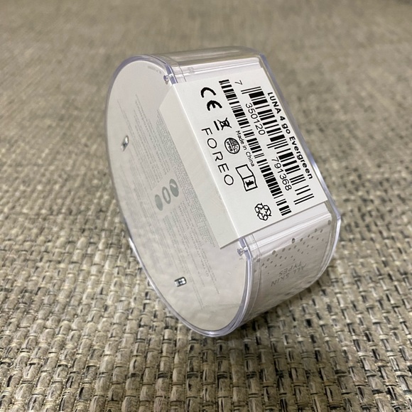 NWT FOREO LUNA 4 go travel friendly facial cleansing and massaging device - Picture 5 of 9